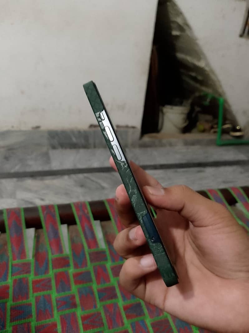 Apple iPhone 13 3