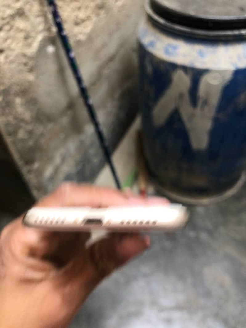 Apple iPhone 7 3