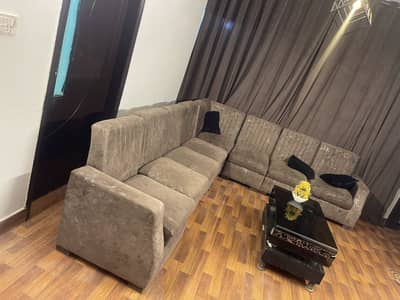 L shaped  sofa 8 seater 10/10 condition