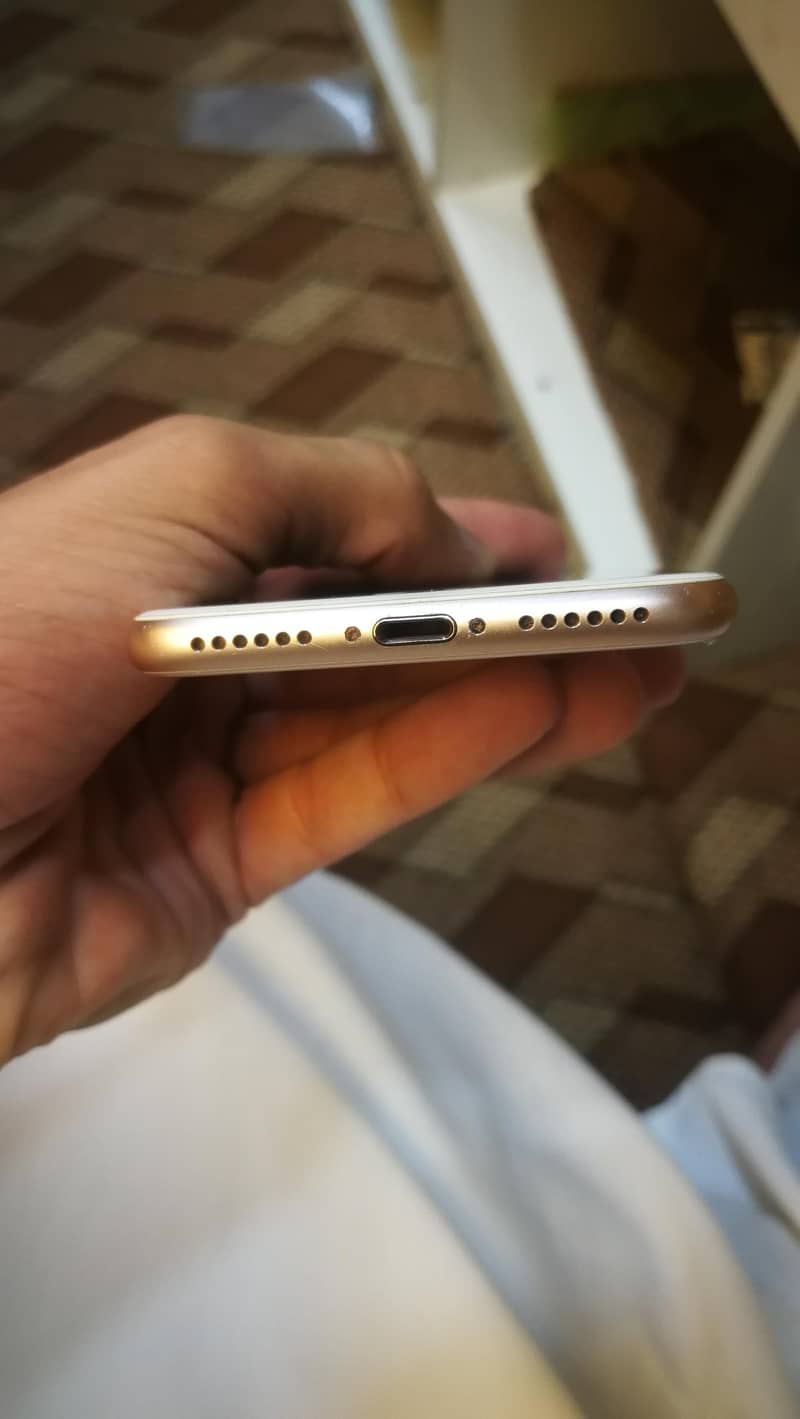 Apple iPhone 8 3