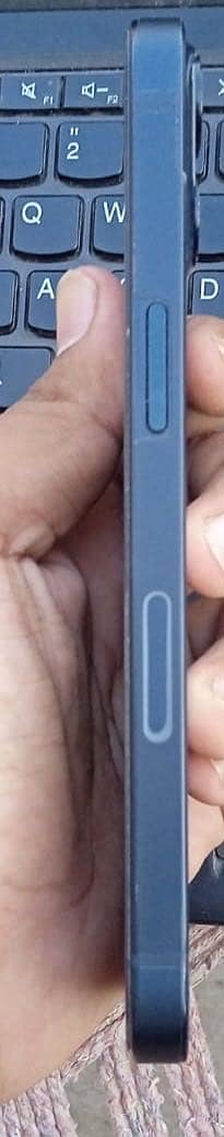 Apple iPhone 13 5