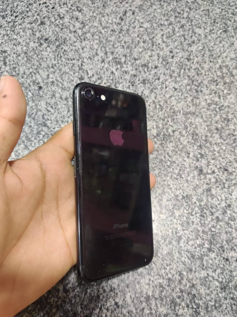 Apple iPhone 7 2