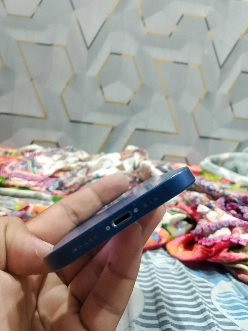 Apple iPhone 12 2