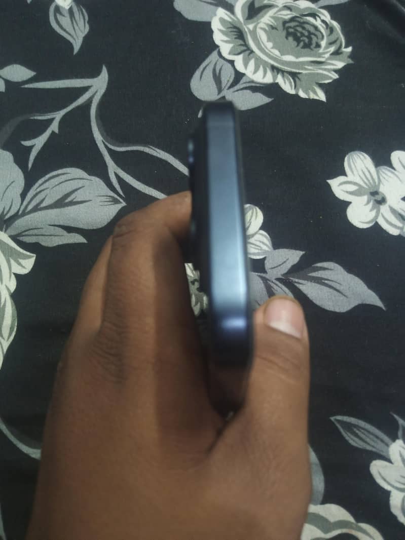 Apple iPhone 15 Pro 4