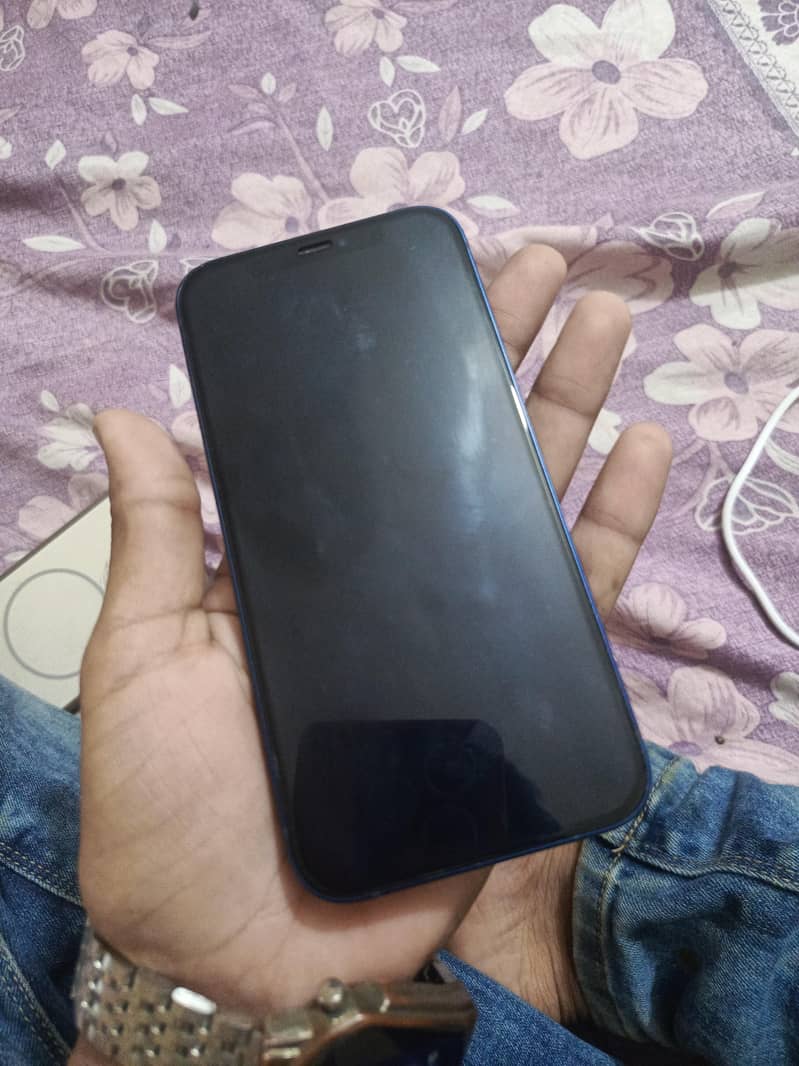 Apple iPhone 12 4