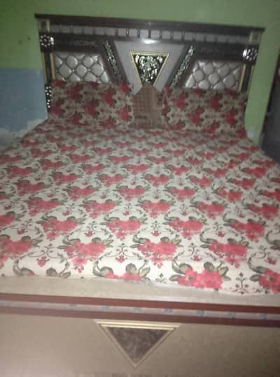 bed and dressing table