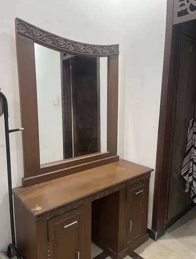 Dressing table