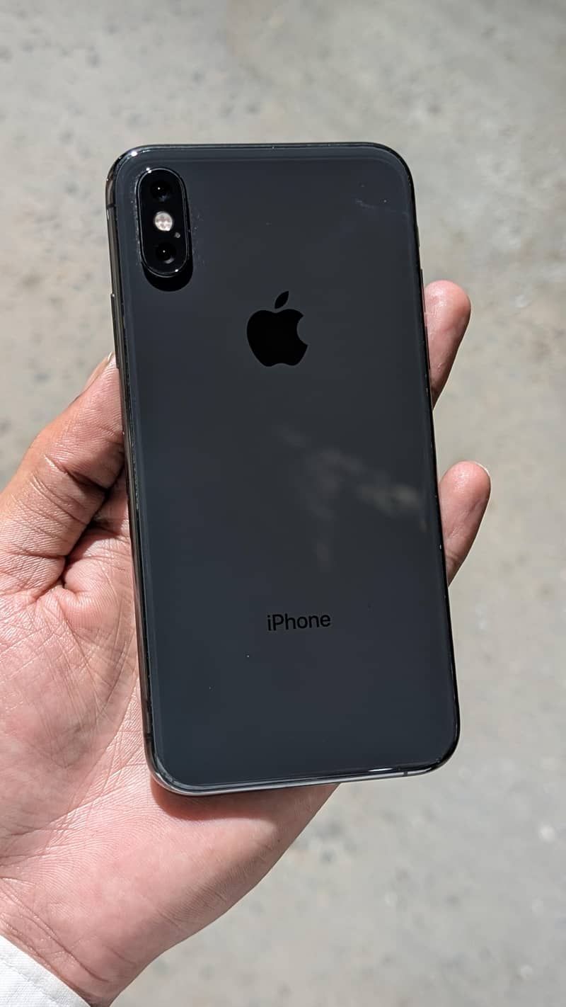 Apple iPhone XS 1