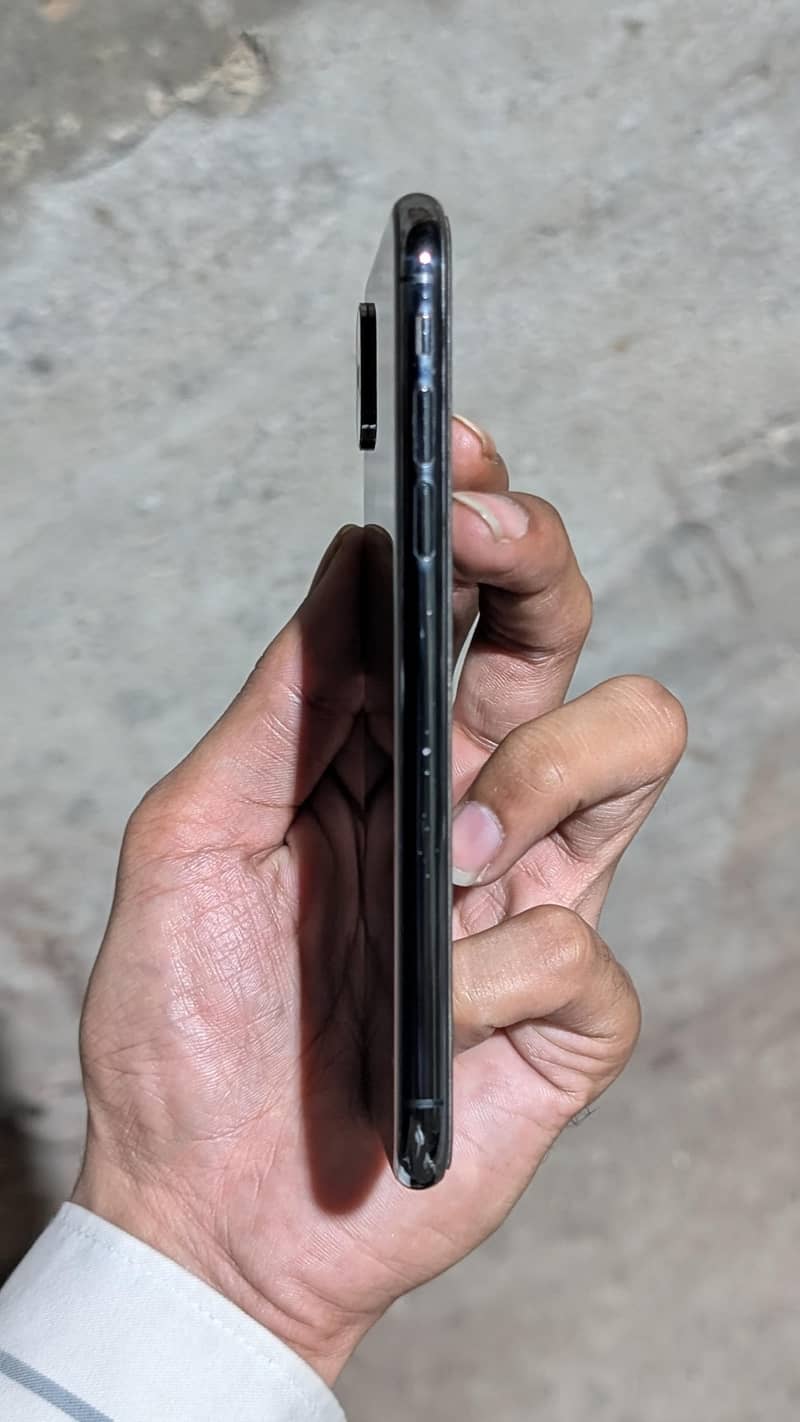 Apple iPhone XS 4