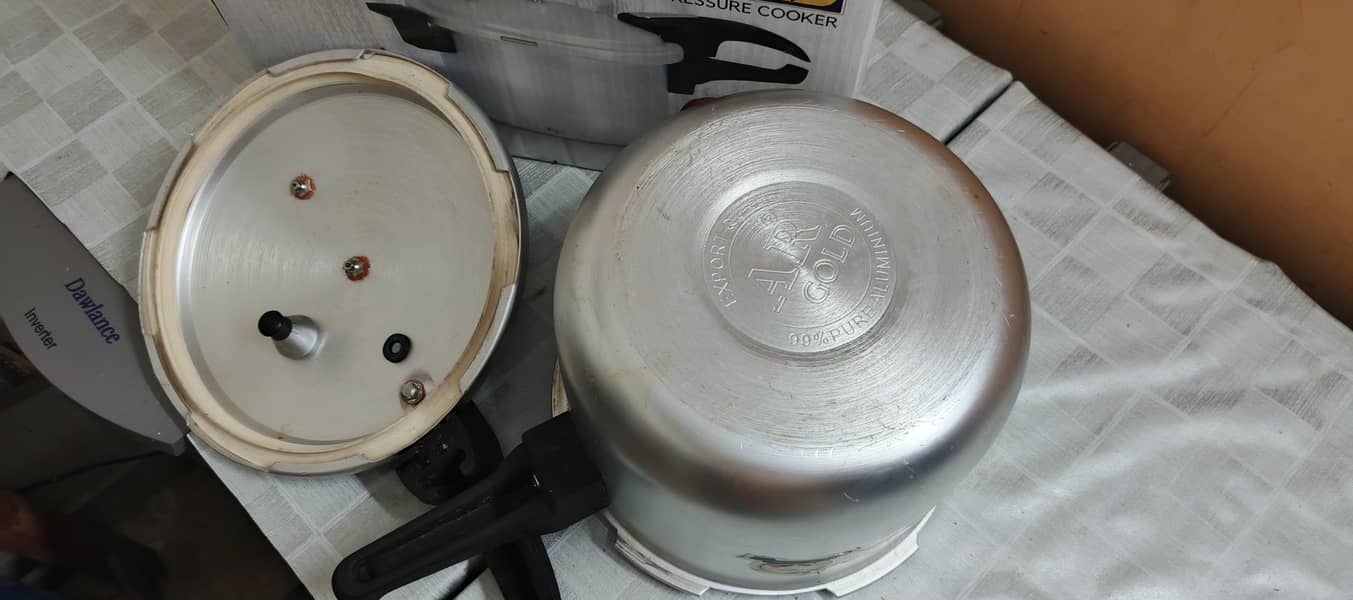 pressure cooker 4