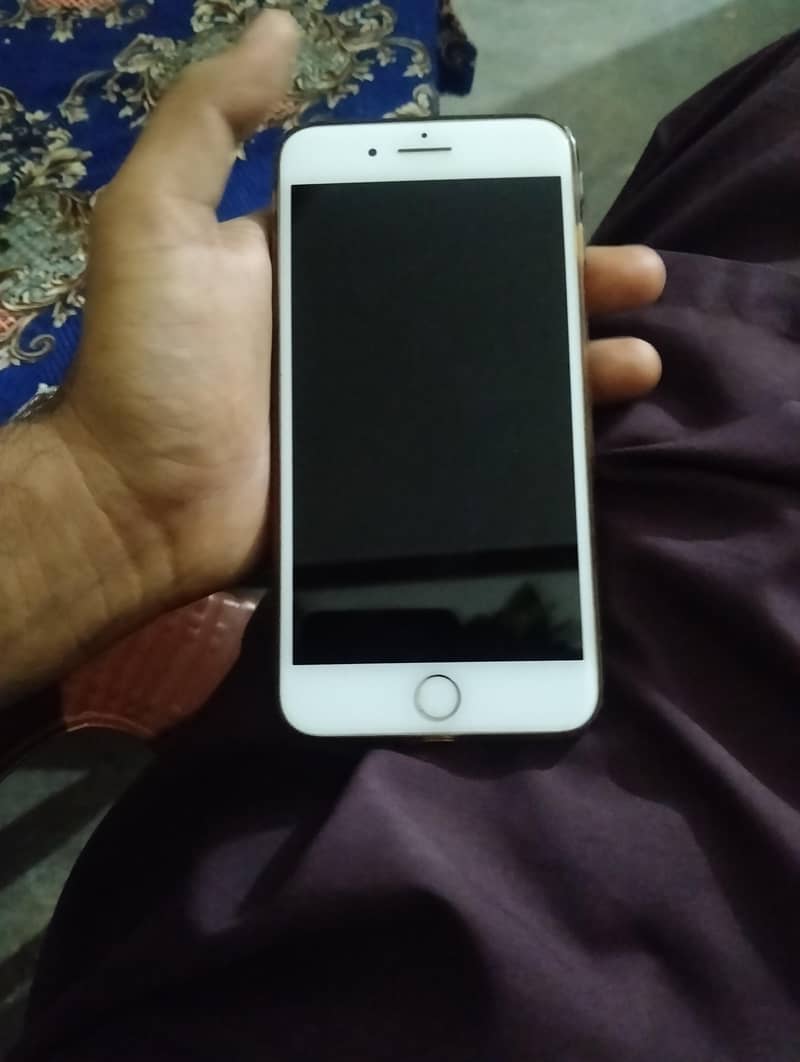 Apple iPhone 8 Plus 4