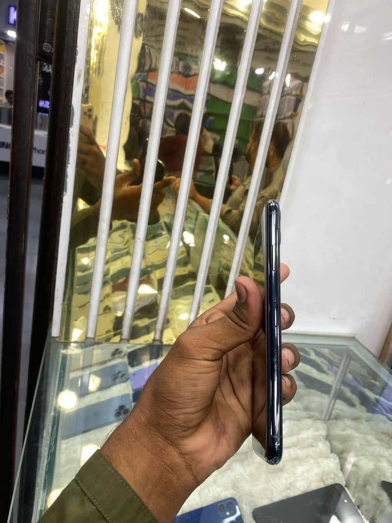 Apple iPhone 11 Pro Max 3