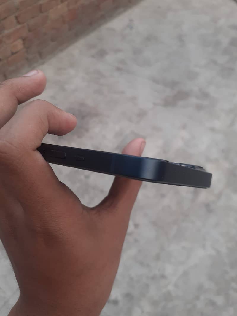 iPhone 13 6