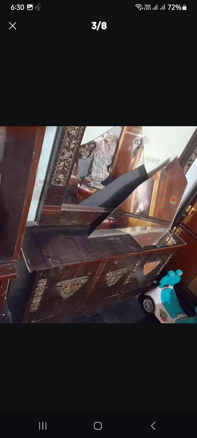 show case or dressing table