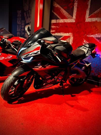 BMW M1000RR