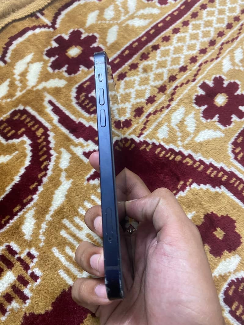 Apple iPhone 12 2