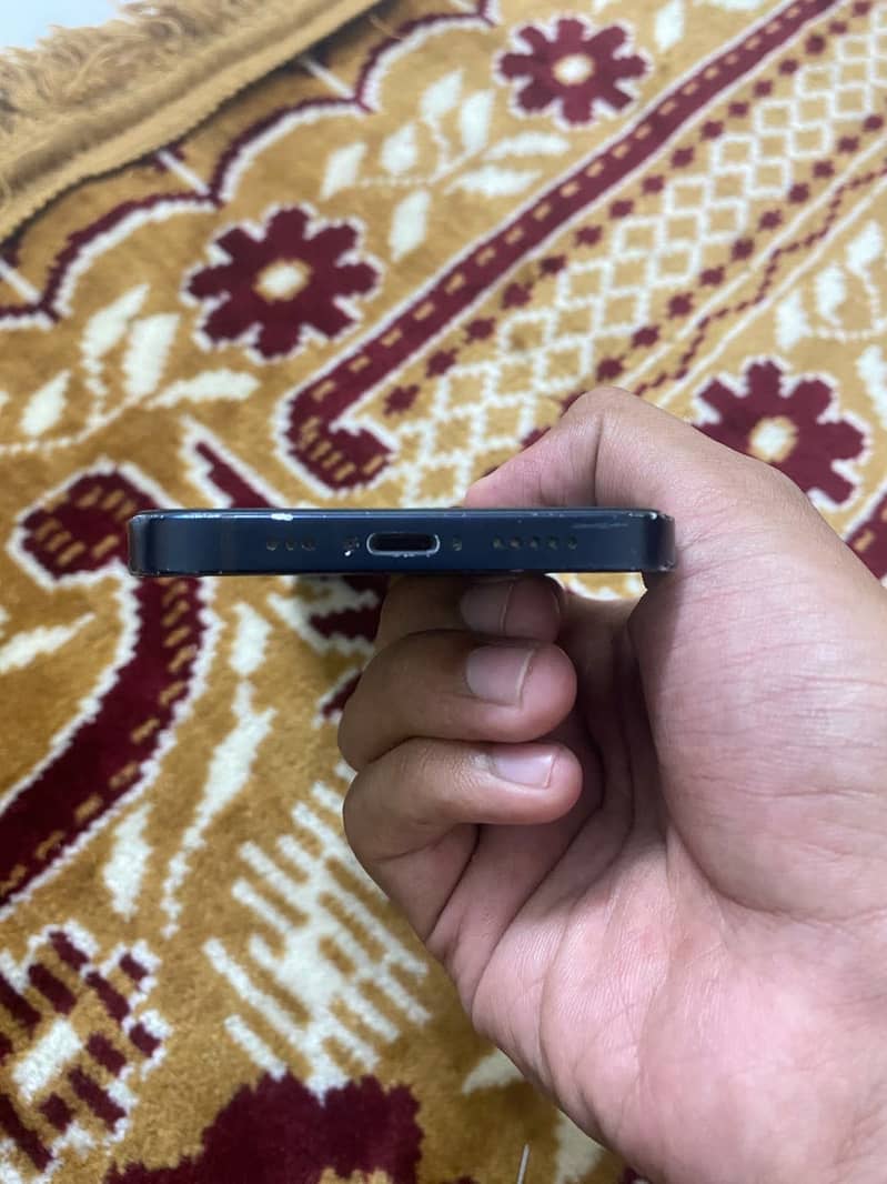 Apple iPhone 12 6