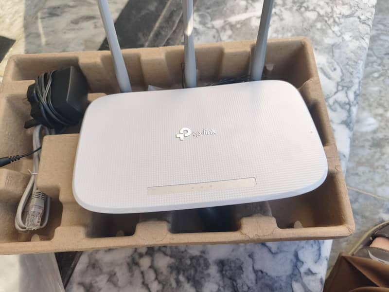 TP-Link 845N Router 0
