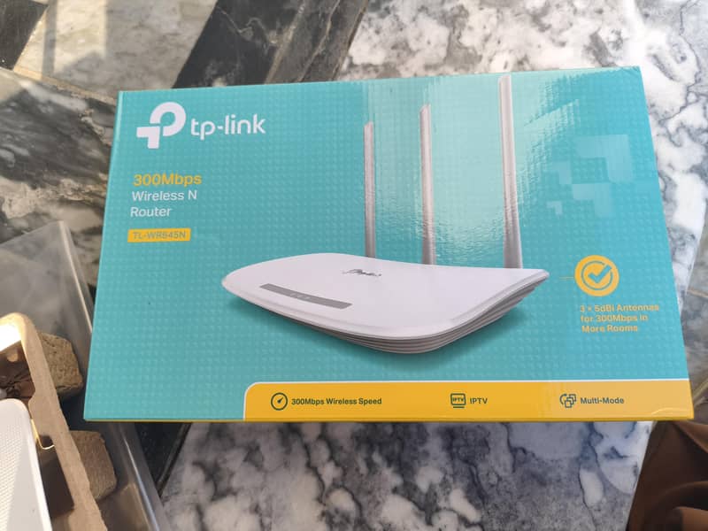 TP-Link 845N Router 1