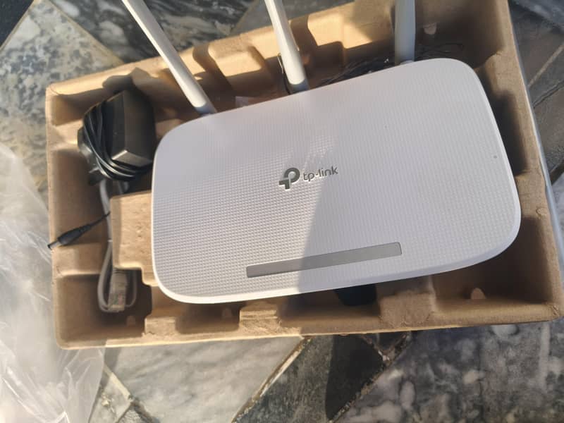 TP-Link 845N Router 2