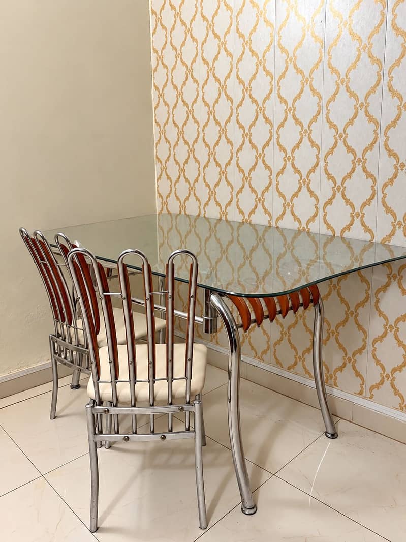 Dining table 0