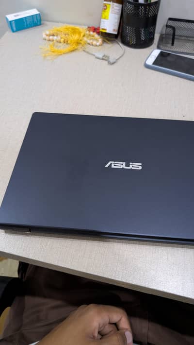 ASUS Vivobook CELERON 4/64