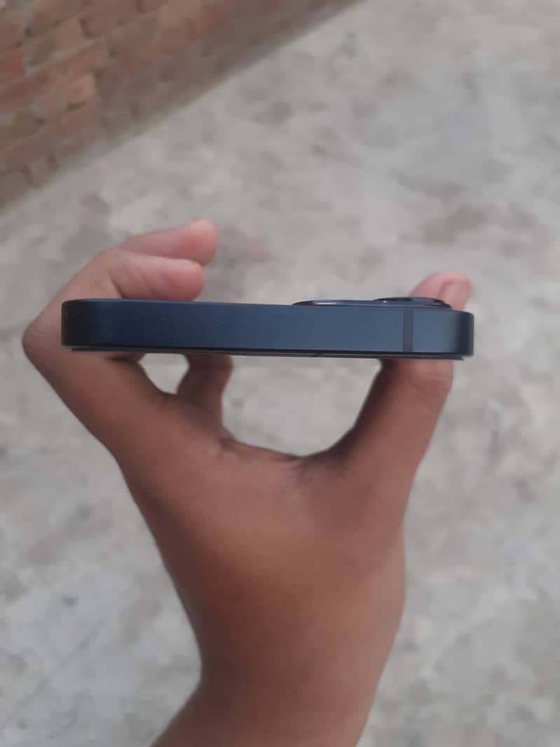 Apple iPhone 13 5
