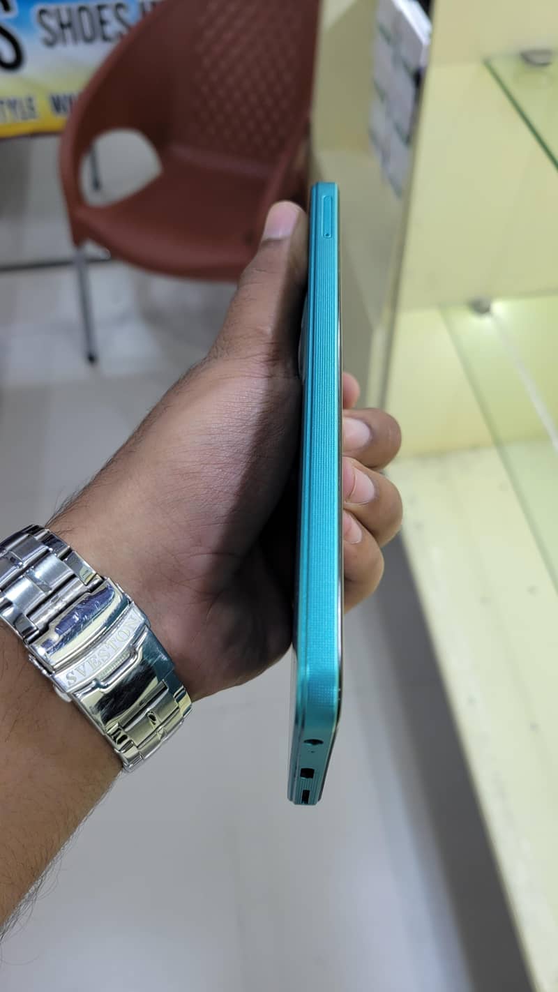 HMD Aura 2 3