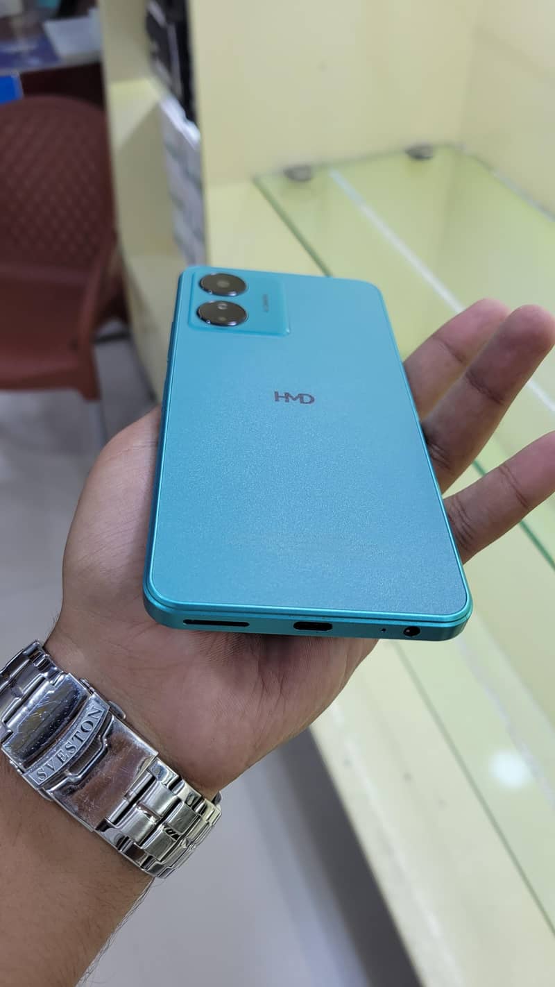 HMD Aura 2 4