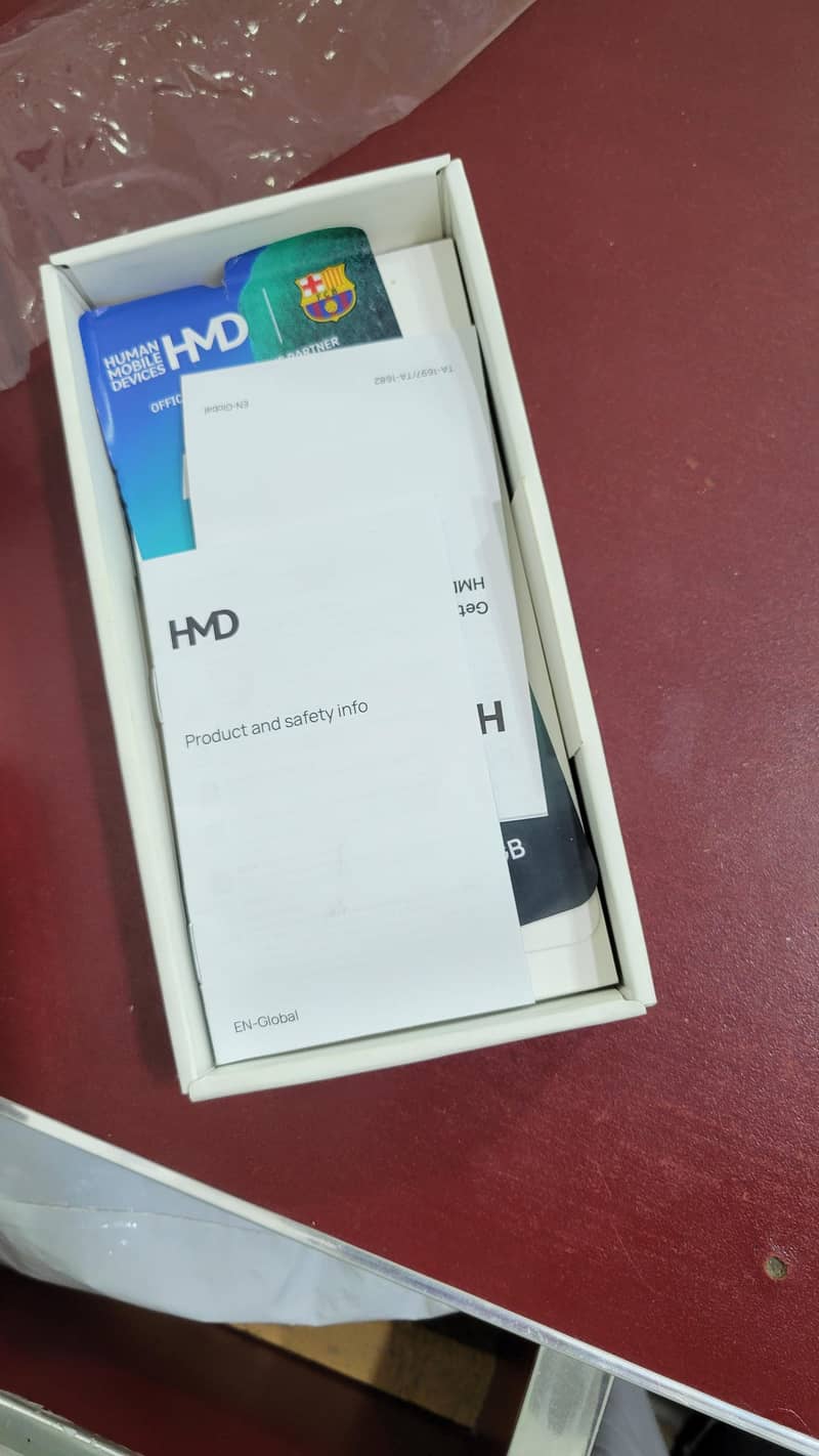 HMD Aura 2 8