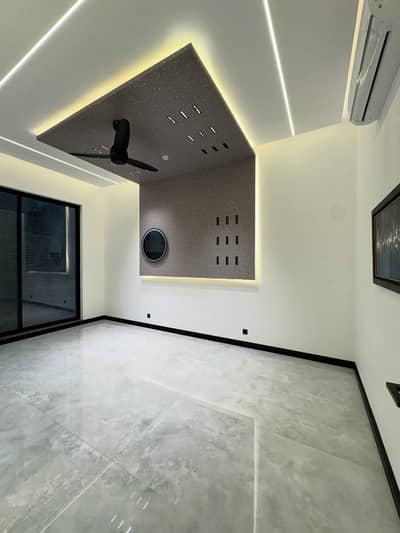 10 Marla Like Brand New Upper Portion For Rent In Ex Park View DHA Phase 8