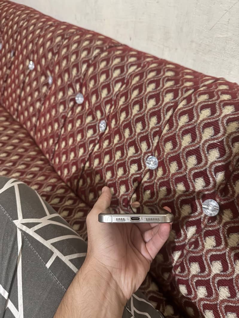 Apple iPhone 15 Pro Max 3