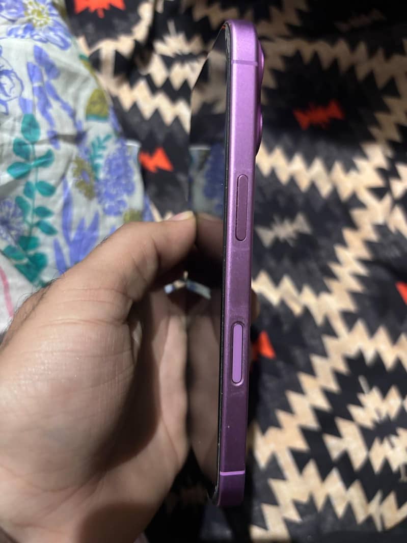 Apple iPhone 16 3