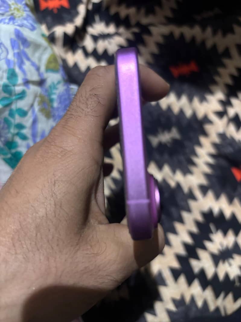 Apple iPhone 16 4