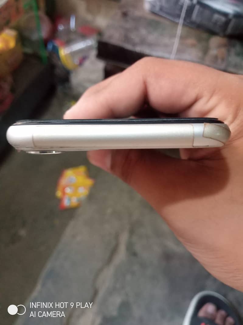 Apple iPhone 11 3