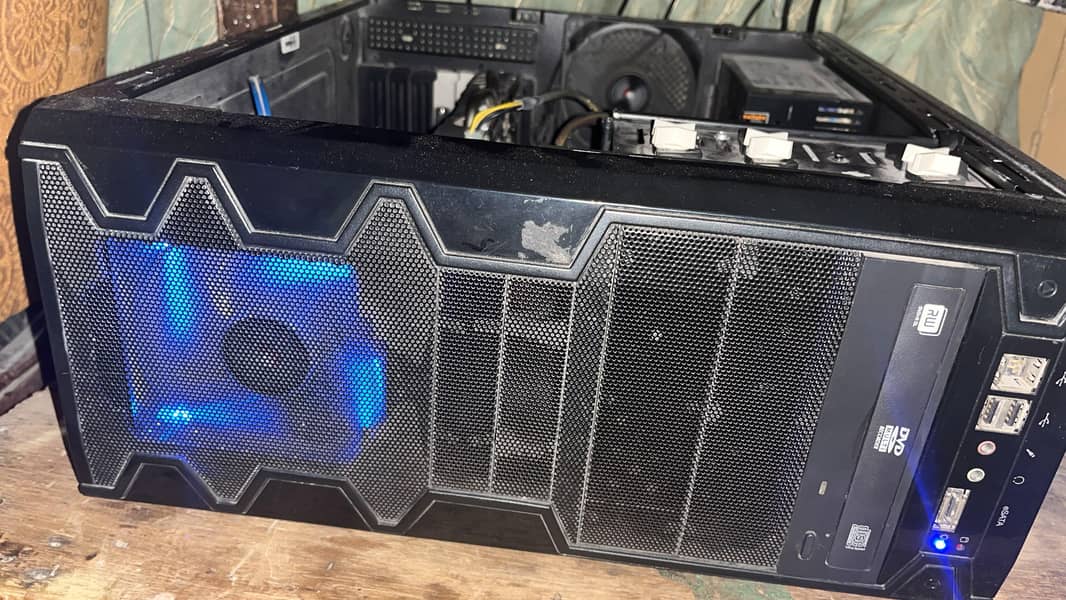 gaming setup ,only pc available only LCD available 0