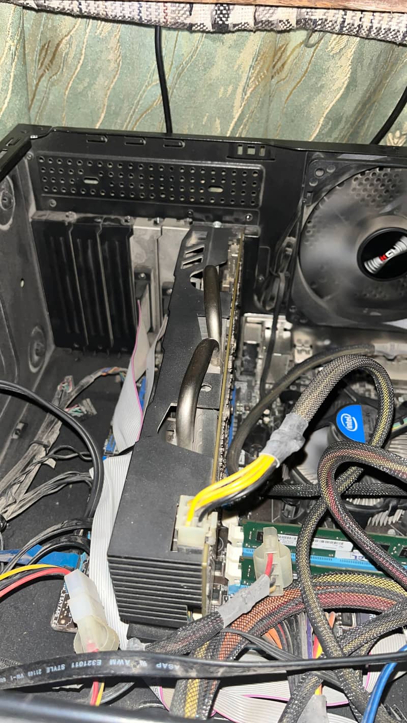gaming setup ,only pc available only LCD available 1