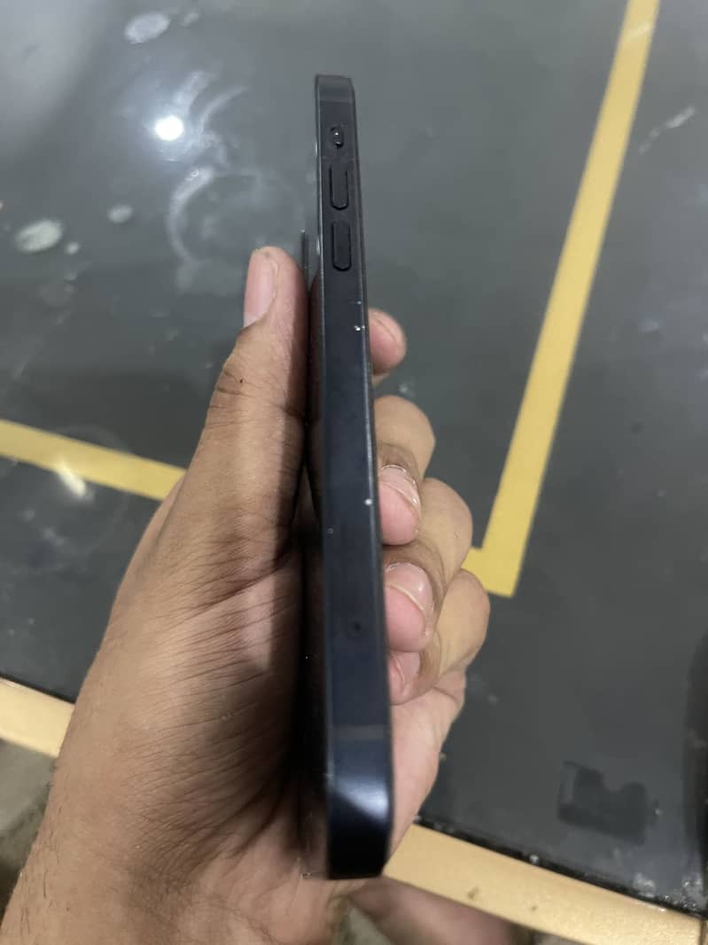 Apple iPhone 12 3