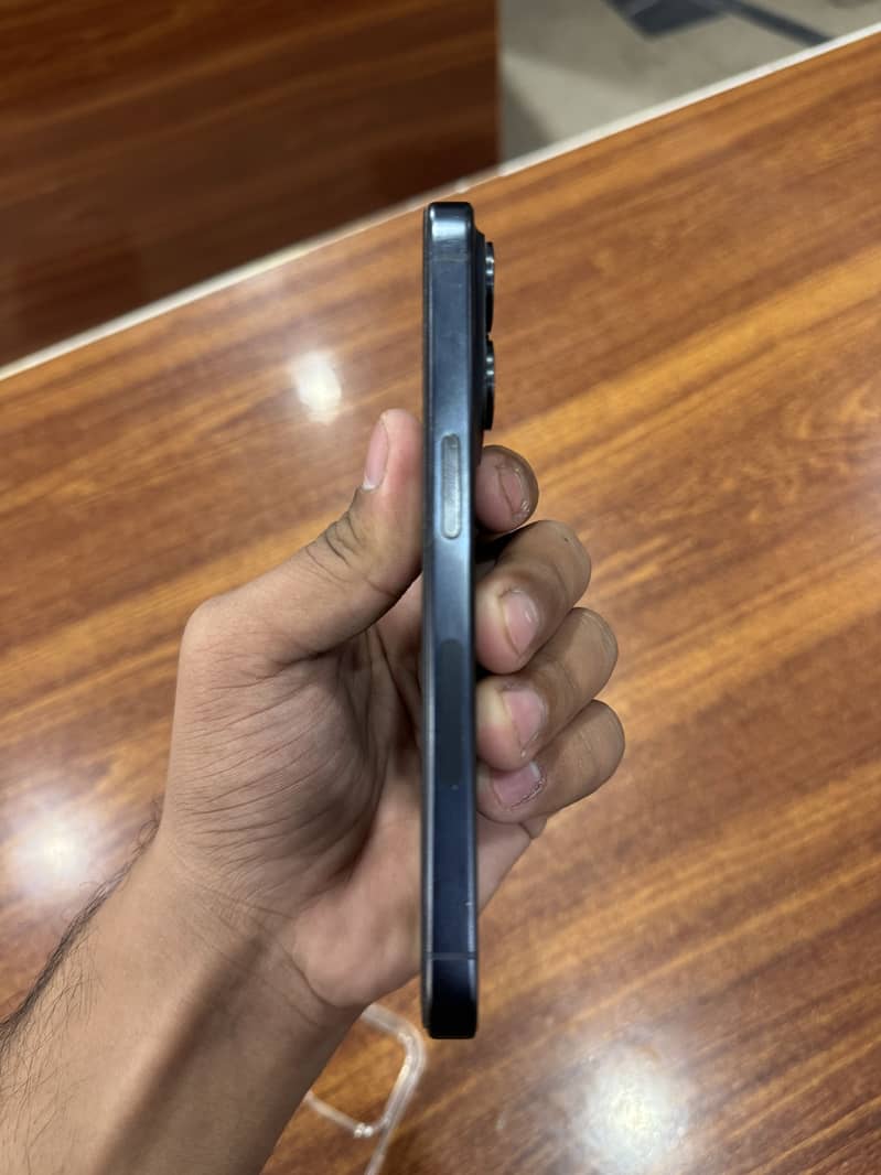 Apple iPhone 15 Pro 2
