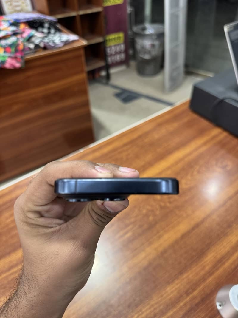 Apple iPhone 15 Pro 3
