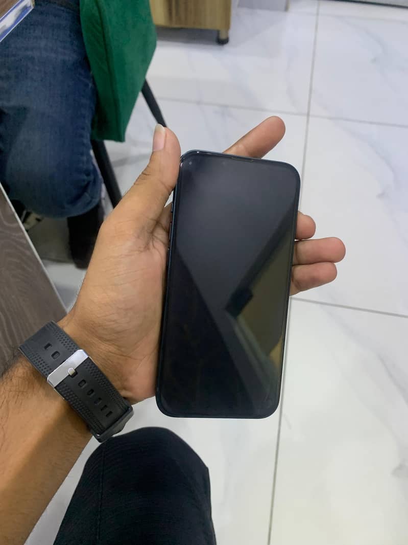 Apple iPhone 13 2