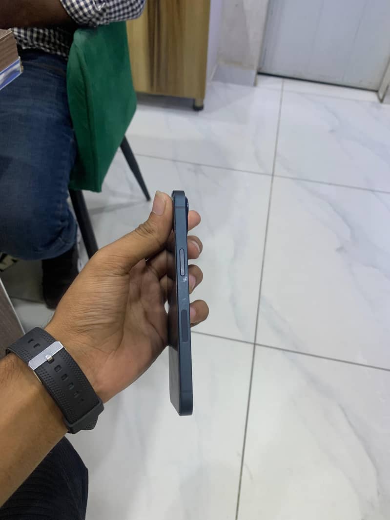 Apple iPhone 13 3