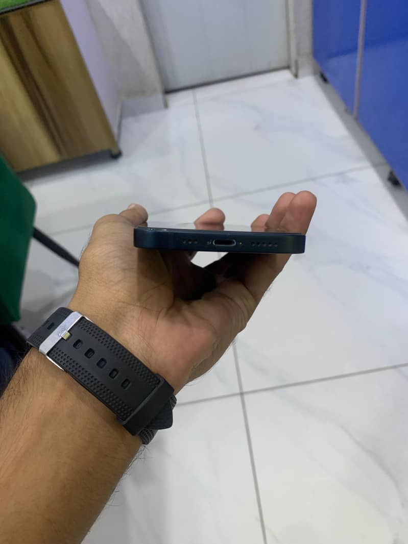 Apple iPhone 13 4