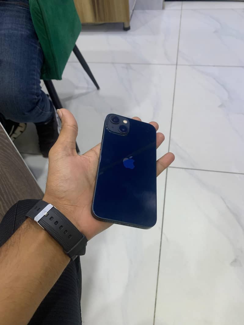 Apple iPhone 13 5