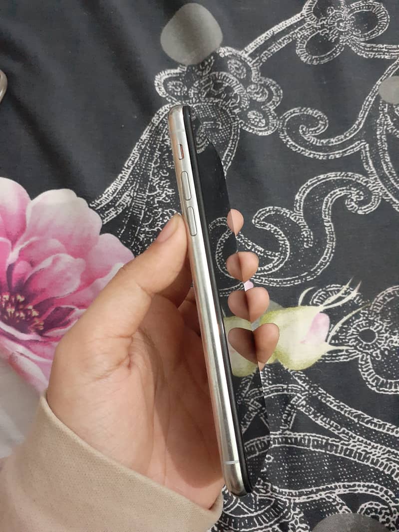 Apple iPhone X 3