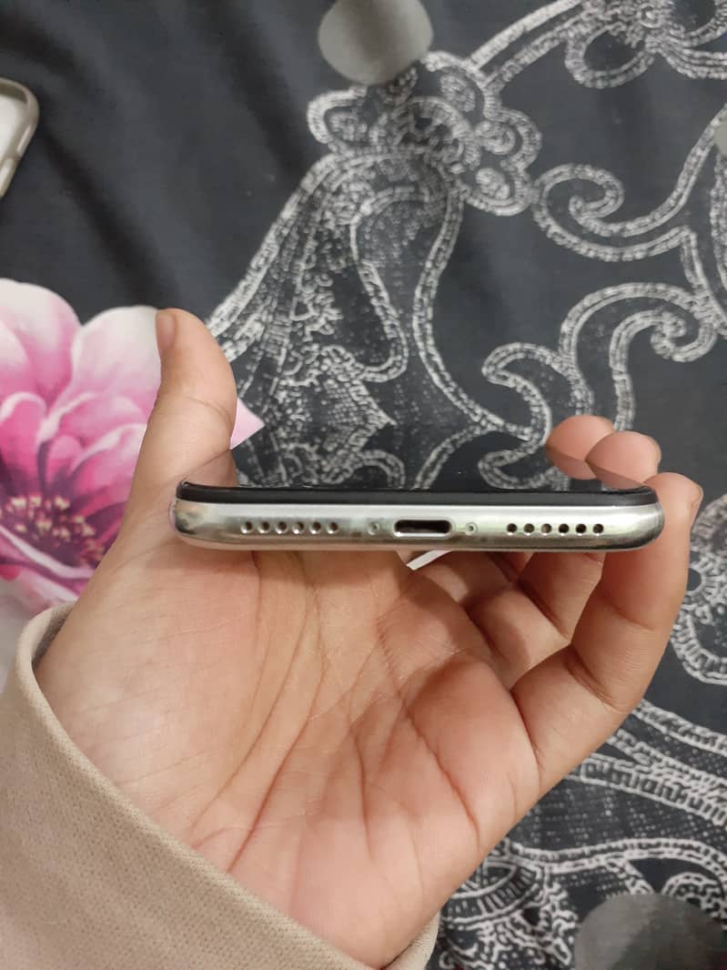 Apple iPhone X 4