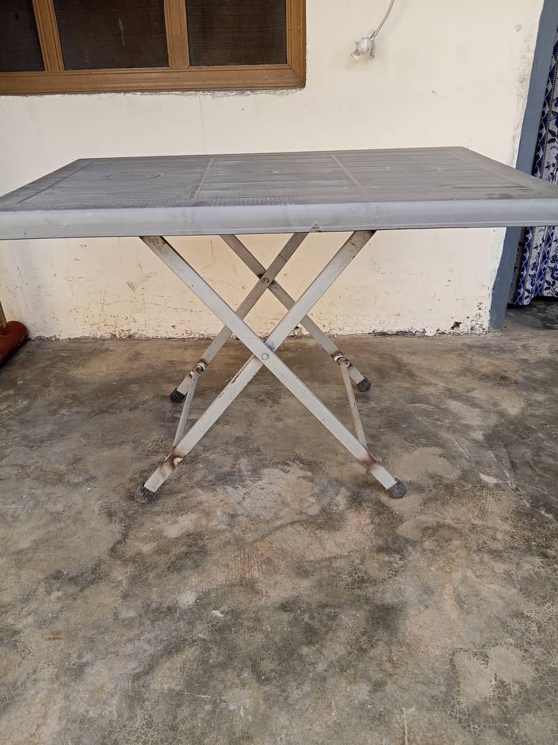 Folding plastic table 0