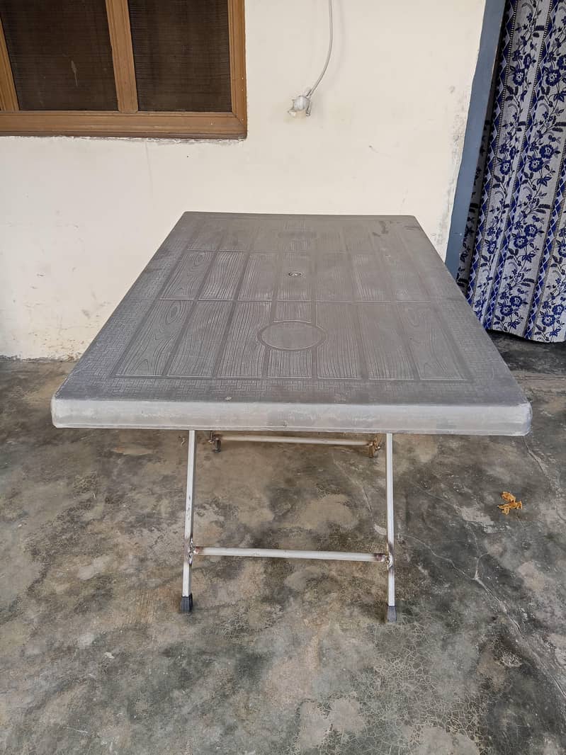 Folding plastic table 1