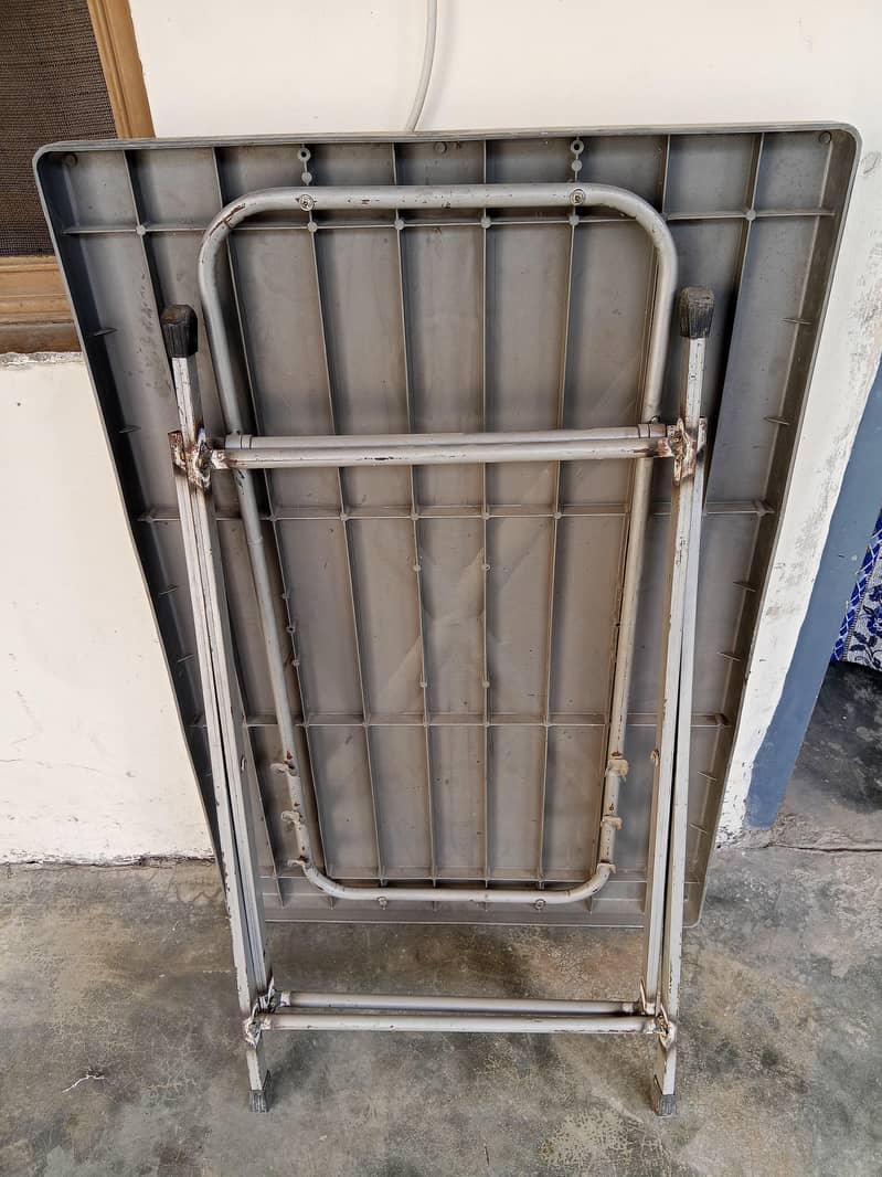 Folding plastic table 3