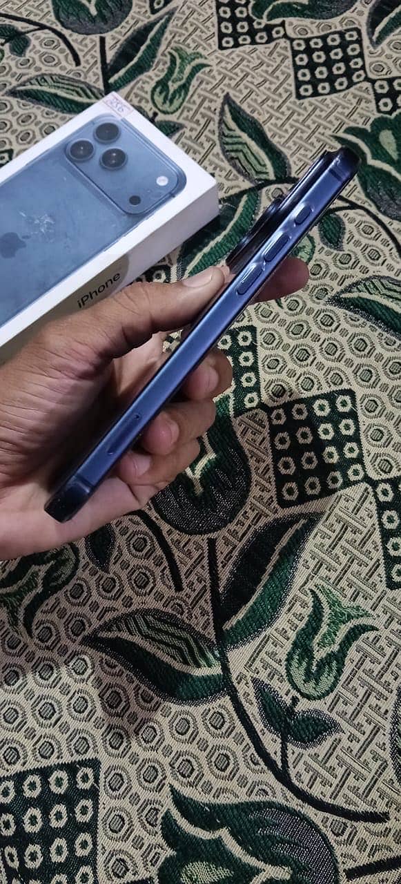 Apple iPhone 17 Pro Max 1